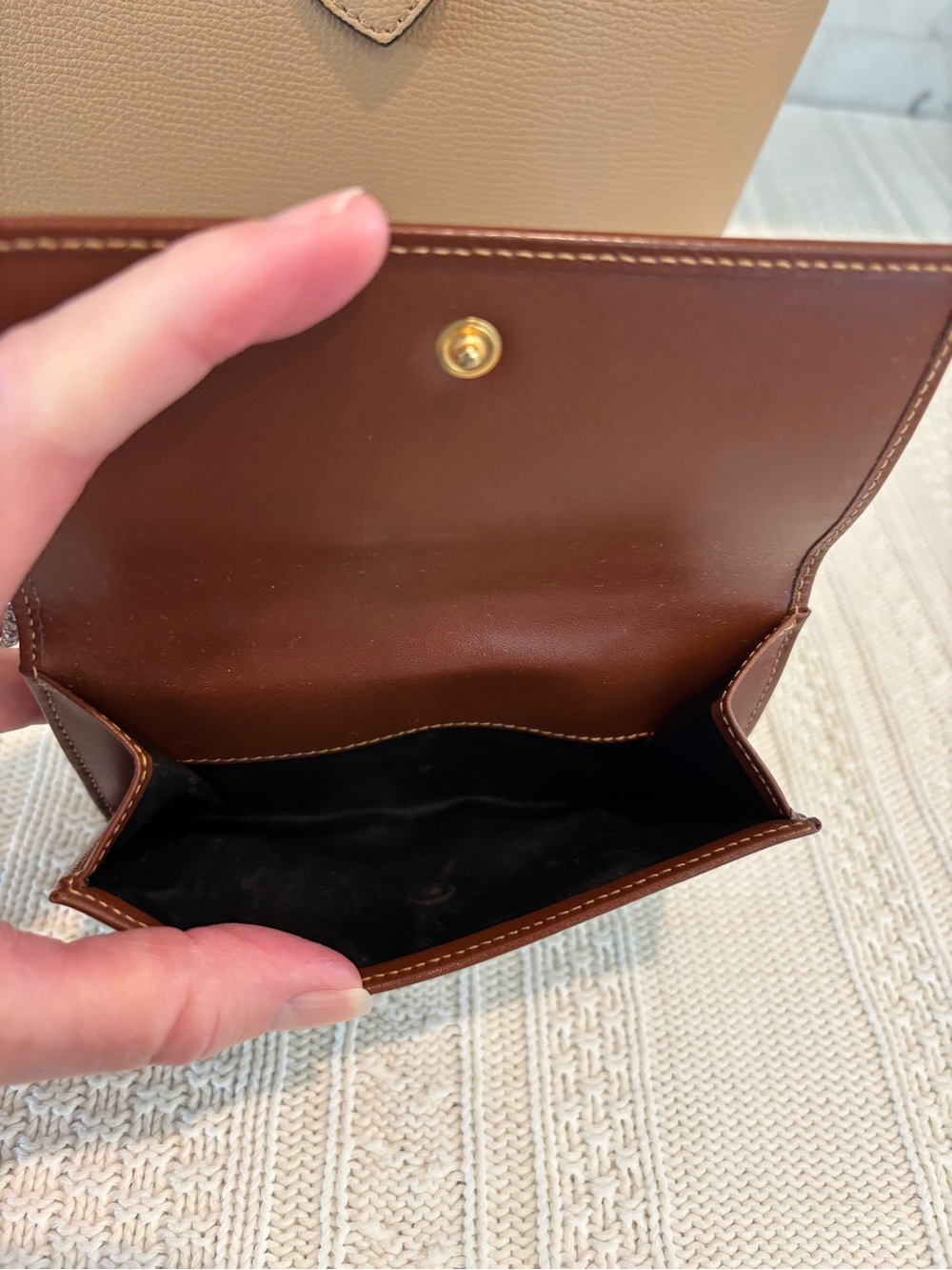 Burberry Camel Leather Zip Tote with Detachable Logo Tag in PRISTINE Condition - Picture 10 of 11